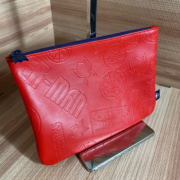 UNITED SPIDER MAN BUSINESS CLASS AMENITY KIT - Picture 2 of 7